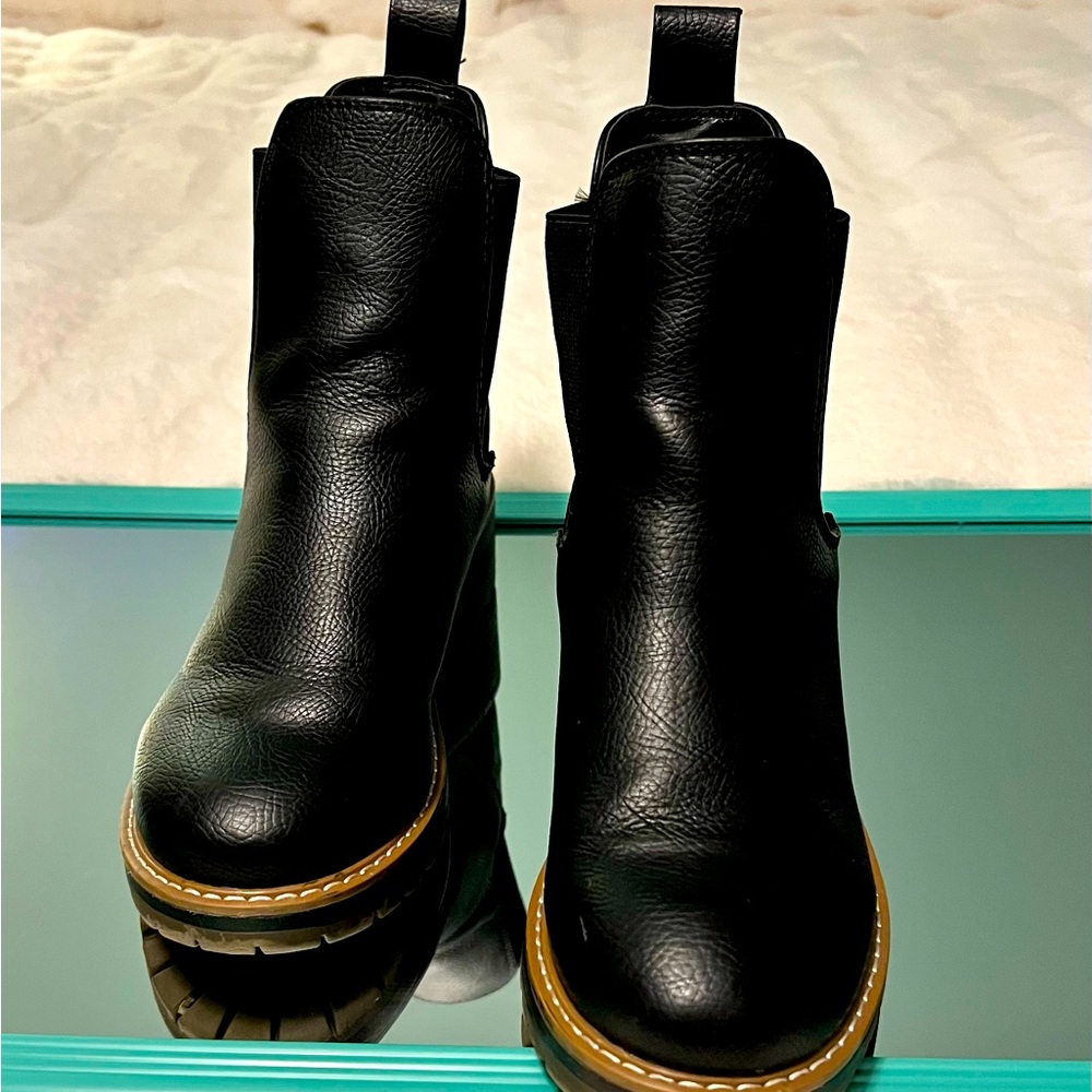 Kensie Black Boots